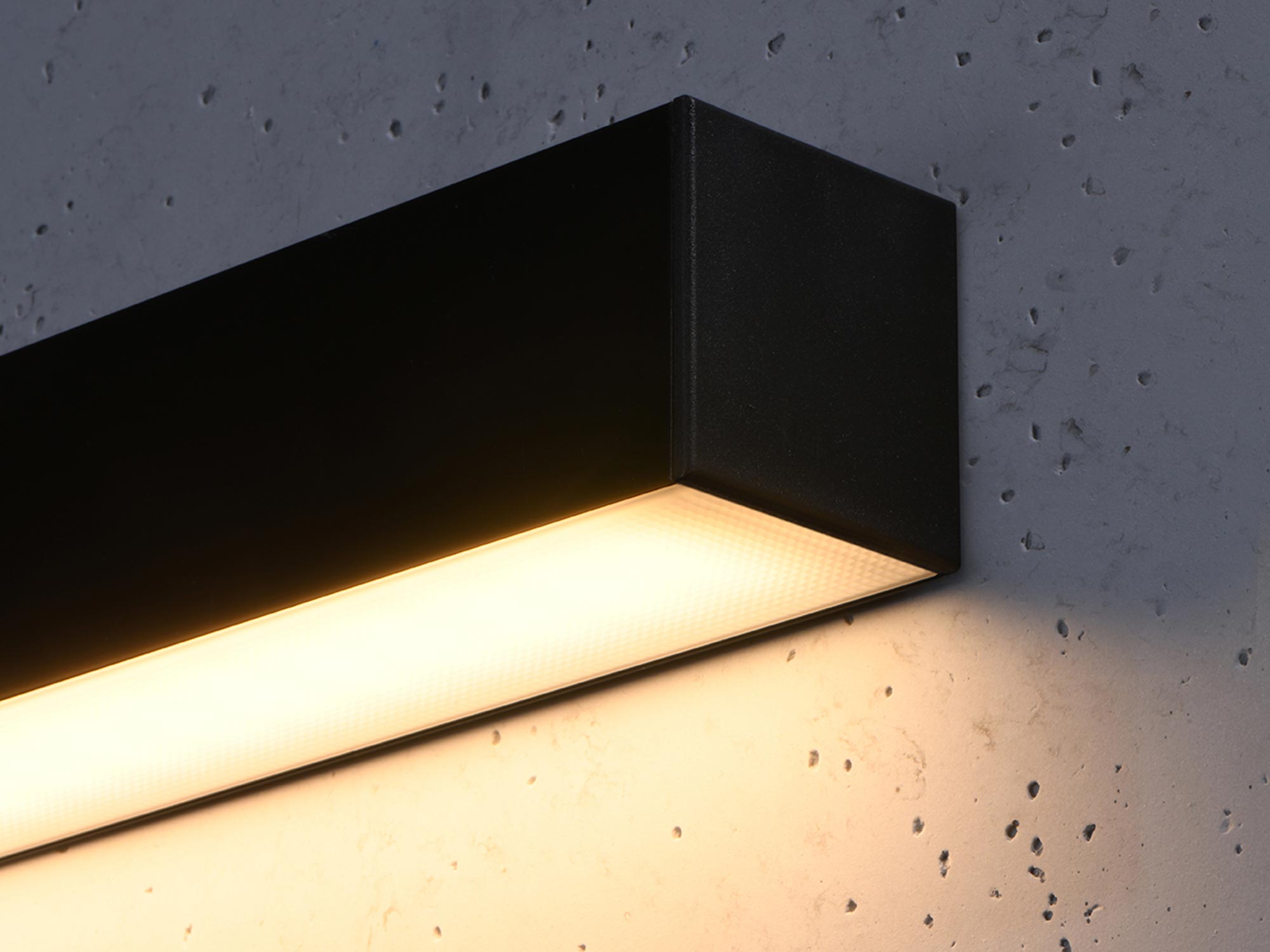 Lampa ścienna LED z ciepłym światłem, czarna obudowa Lampa ścienna LED z ciepłym światłem, czarna obudowa