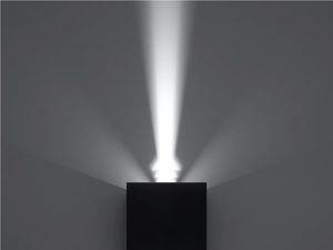 Miniatura 4 - Designový LED nástěnné svítidlo v barvě černým s dvojitým odleskem na šedým pozadí
