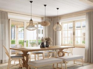 Miniaturka 4 - Drewniane lampy wiszące nad jasnym stołem – duże okna w tle