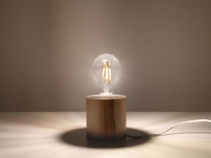 Miniaturka 2 - Designerska lampa stołowa z naturalnego drewna i żarówką vintage