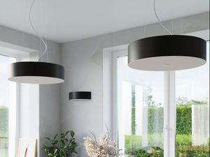Miniaturka 10 - Czarno-biała lampa LED w jasnej aranżacji jadalni z roślinami