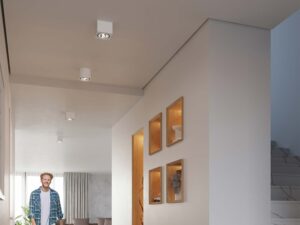 Miniaturka 5 - Podświetlane półki ścienne w aranżacji salonu