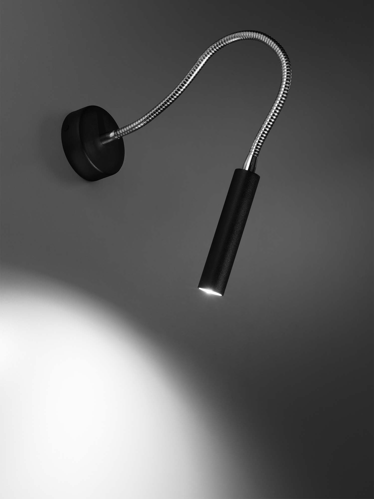 Czarny kinkiet LED z elastycznym ramieniem do sypialni Czarny kinkiet LED z elastycznym ramieniem do sypialni