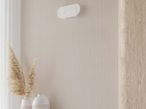 Miniaturka 4 - Kinkiet LED z subtelnym zaokrągleniem w jasnym salonie