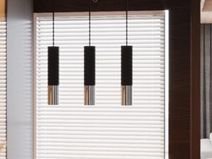 Miniaturka 3 - Aranżacja restauracyjna z czarnymi tubami LED nad stołem