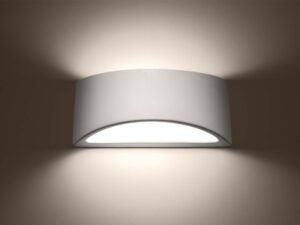 Miniaturka 2 - Schody z białą lampą ścienną LED – wnętrze minimalistyczne