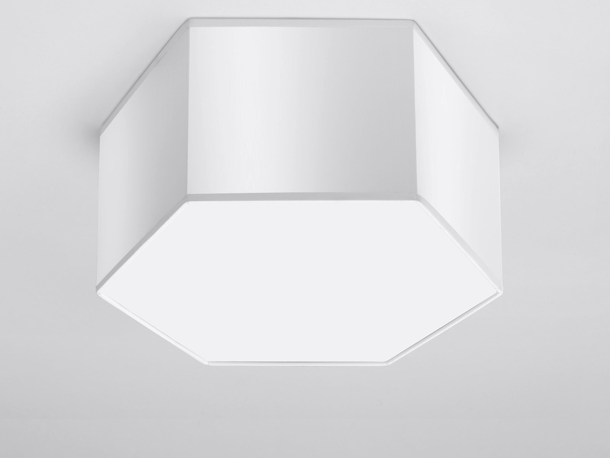 Biała sześciokątna lampa LED do salonu w stylu skandynawskim Biała sześciokątna lampa LED do salonu w stylu skandynawskim