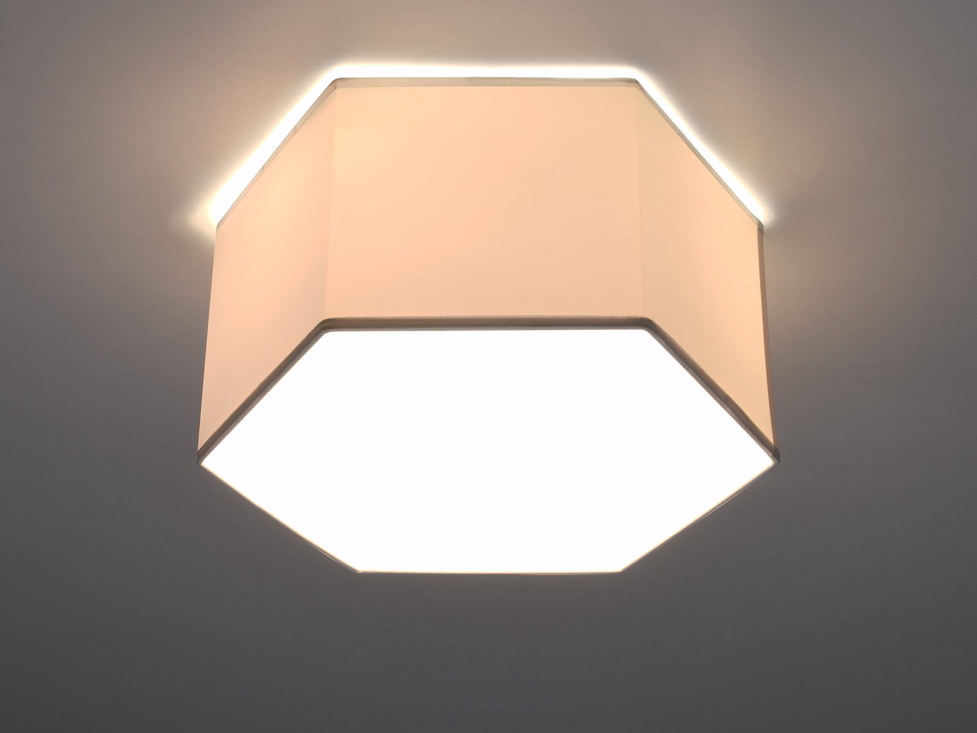 Designerski plafon LED z miękkim światłem, odcień brzoskwiniowy Designerski plafon LED z miękkim światłem, odcień brzoskwiniowy