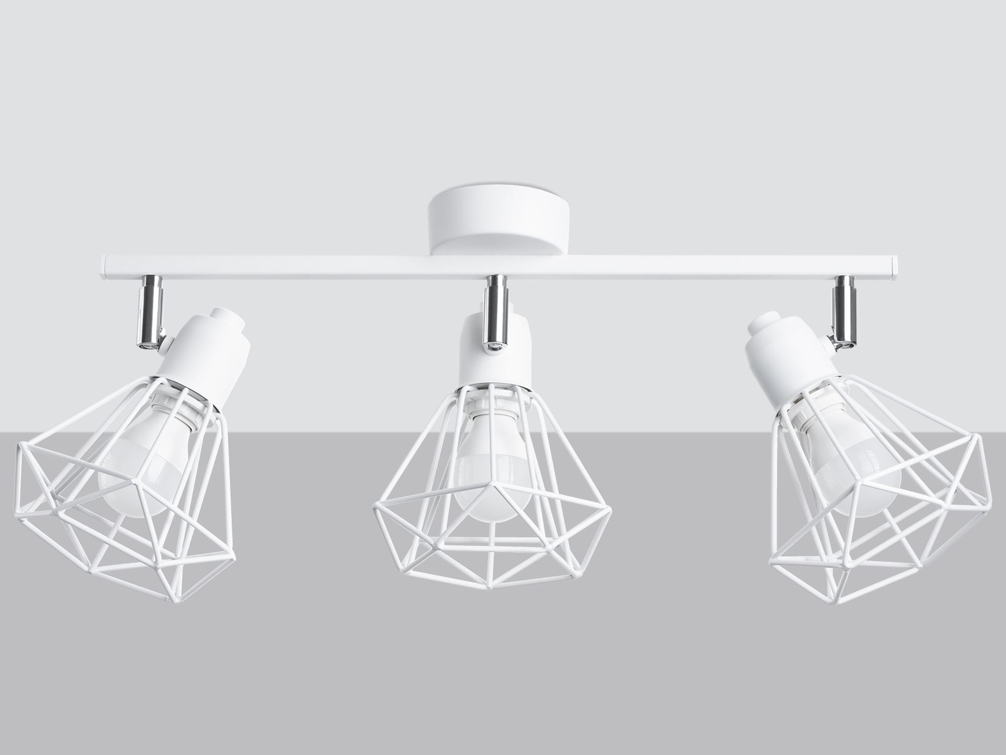 Nowoczesna biała lampa z trzema geometrycznymi kloszami do salonu Nowoczesna biała lampa z trzema geometrycznymi kloszami do salonu