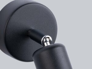 Miniaturka 3 - Zbliżenie na czarną oprawkę kinkietu – styl minimalistyczny