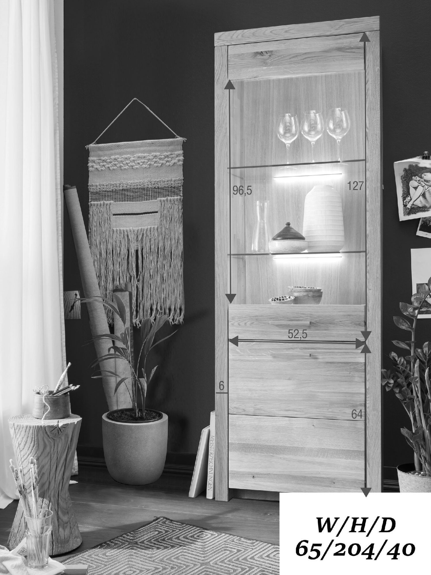 Rysunek z wymiarami szklanej komody