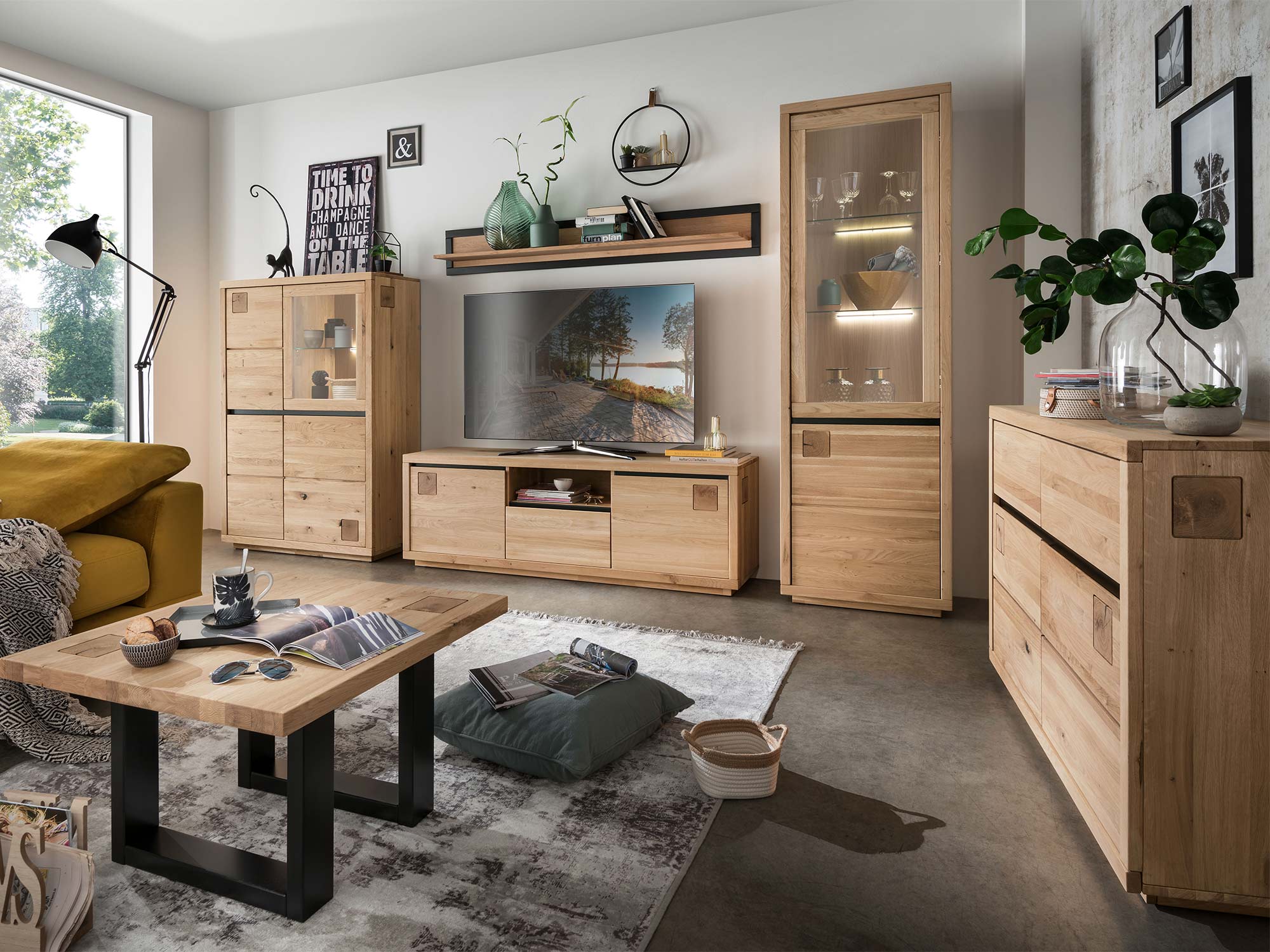 Meble do salonu z litego drewna z przeszkloną witryną i szafką RTV