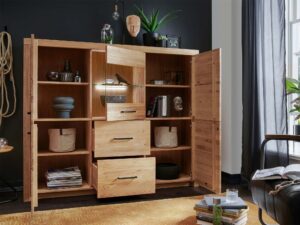 Miniaturka 3 - Otwarta komoda dębowa z szufladami i półkami w salonie