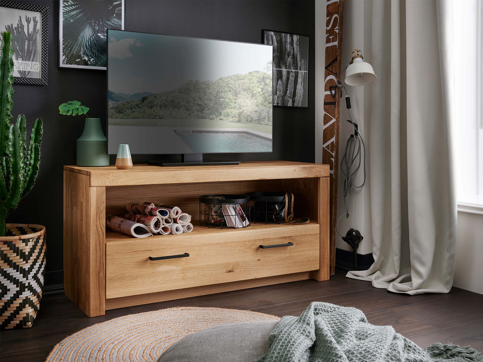 Komoda RTV z półką na gazety i dwiema pojemnymi szufladami