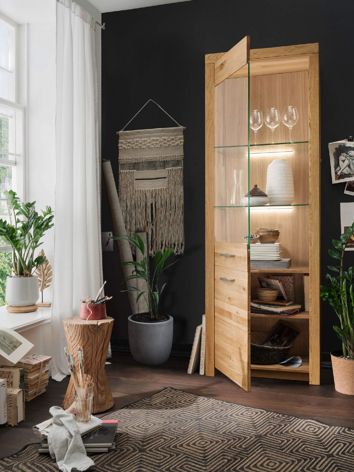 Wąska witryna z dębu naturalnego z szufladą i półkami