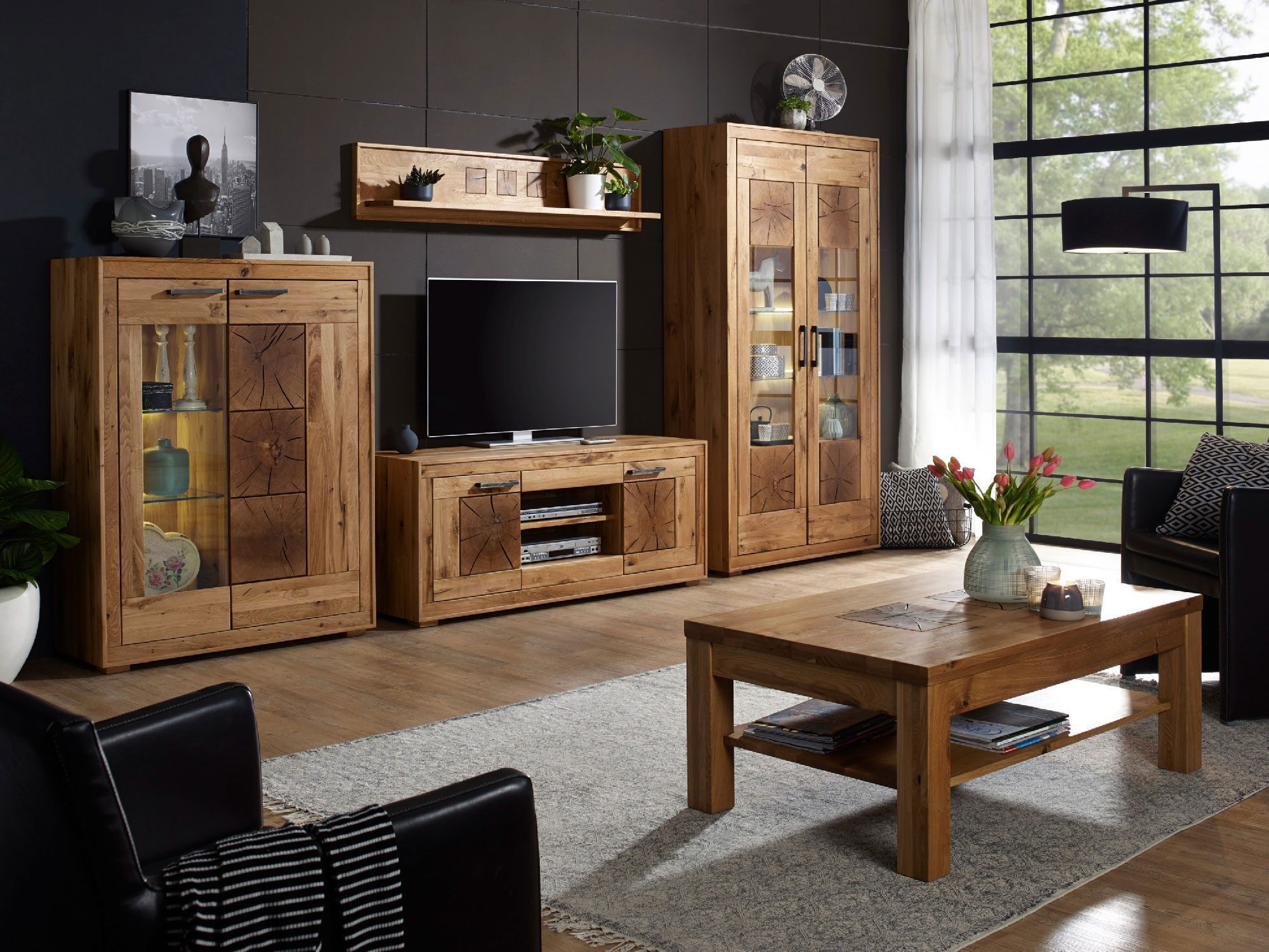 Kredens dębowy do przechowywania