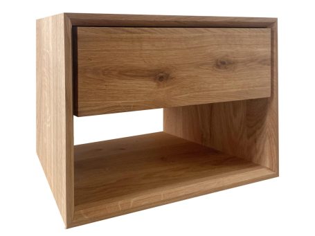 Prosta szafka nocna z litego drewna z otwartą półką