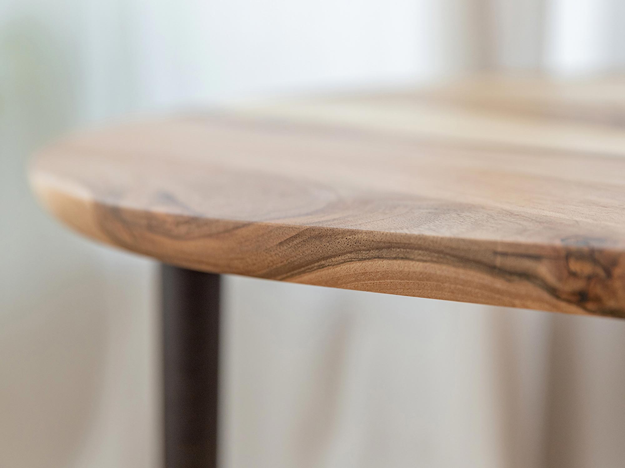 Fragment blatu z sękiem i naturalnym usłojeniem