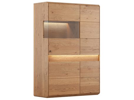 Komoda z litego drewna z LED i przeszkloną wnęką w salonie