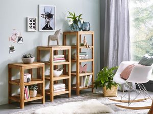 Miniaturka 10 - Salon z regałami z litego dębu i otwartymi półkami na książki