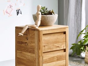 Miniatura 1 - Kompaktowa skříňka z dubu z minimalistickém povrchovou úpravou
