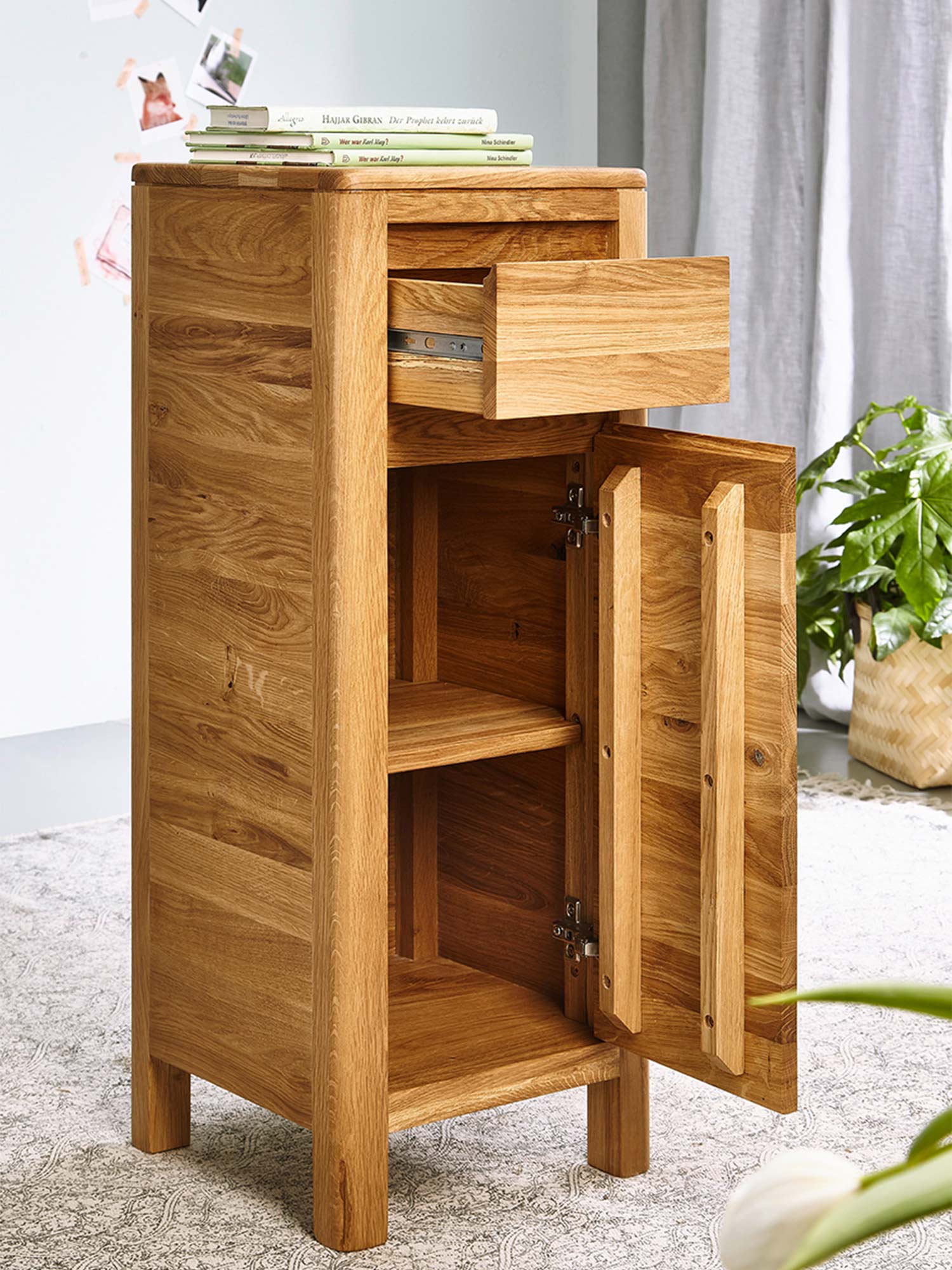 Prowadnica szuflady w szafce z drewna z cichym domykiem