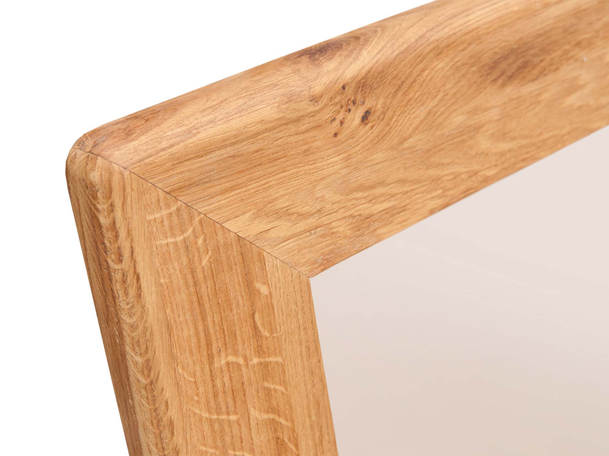 Zaokrąglony kant w ramie lustra do nowoczesnych wnętrz