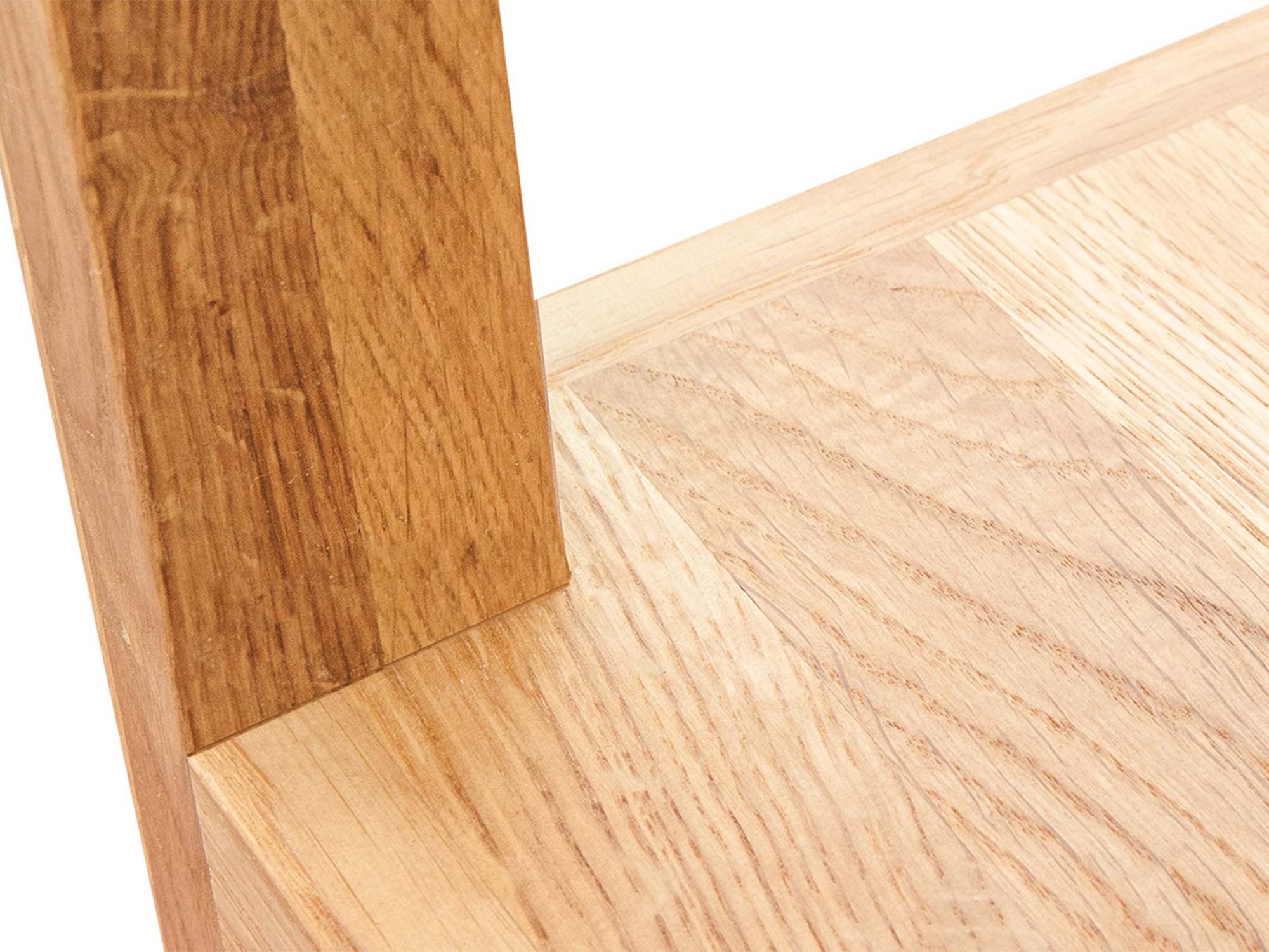 Stolik drewniany z naturalnym wykończeniem i szufladą