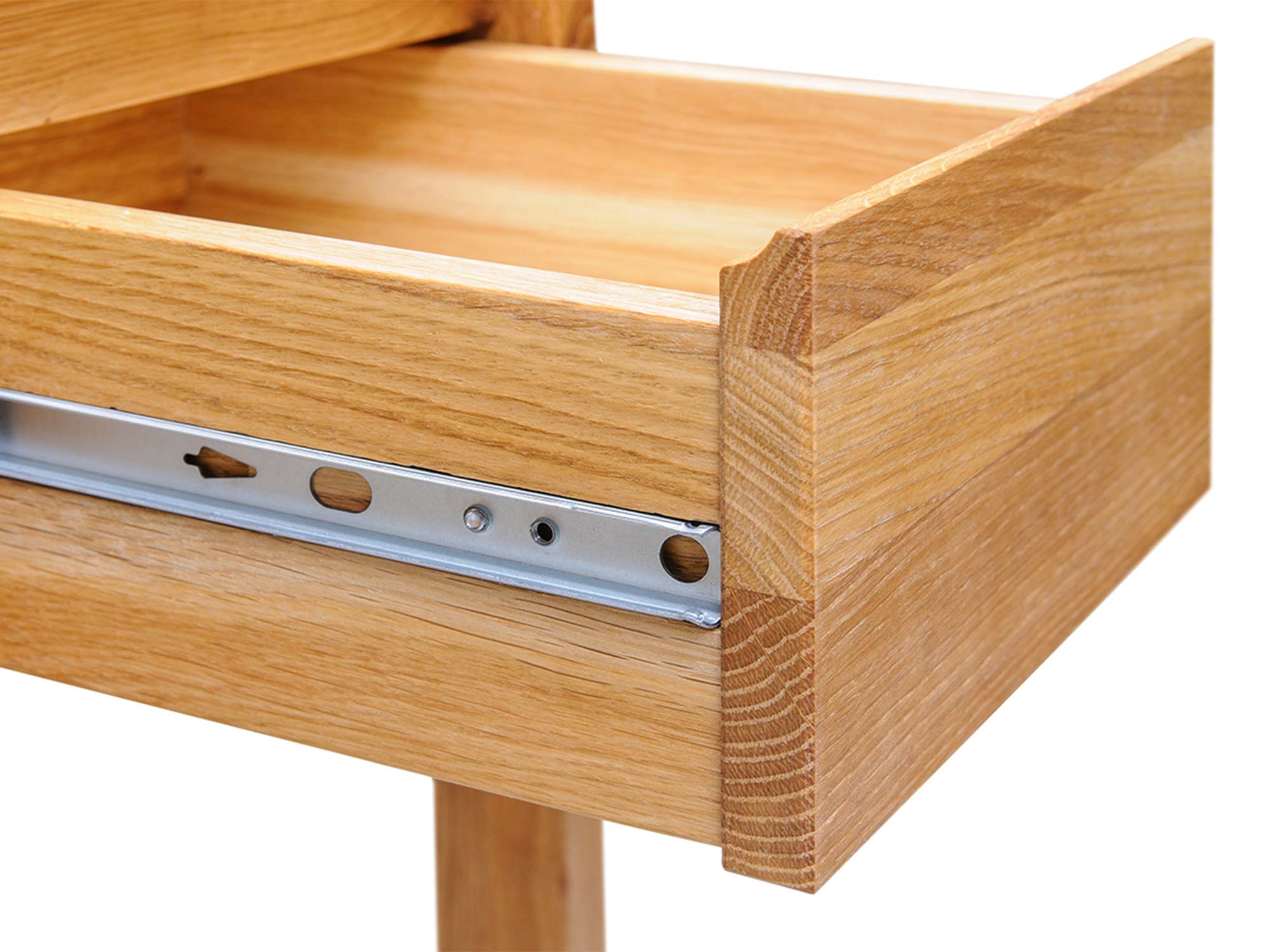 Wysunięta szuflada stolika z litego dębu z prowadnicą