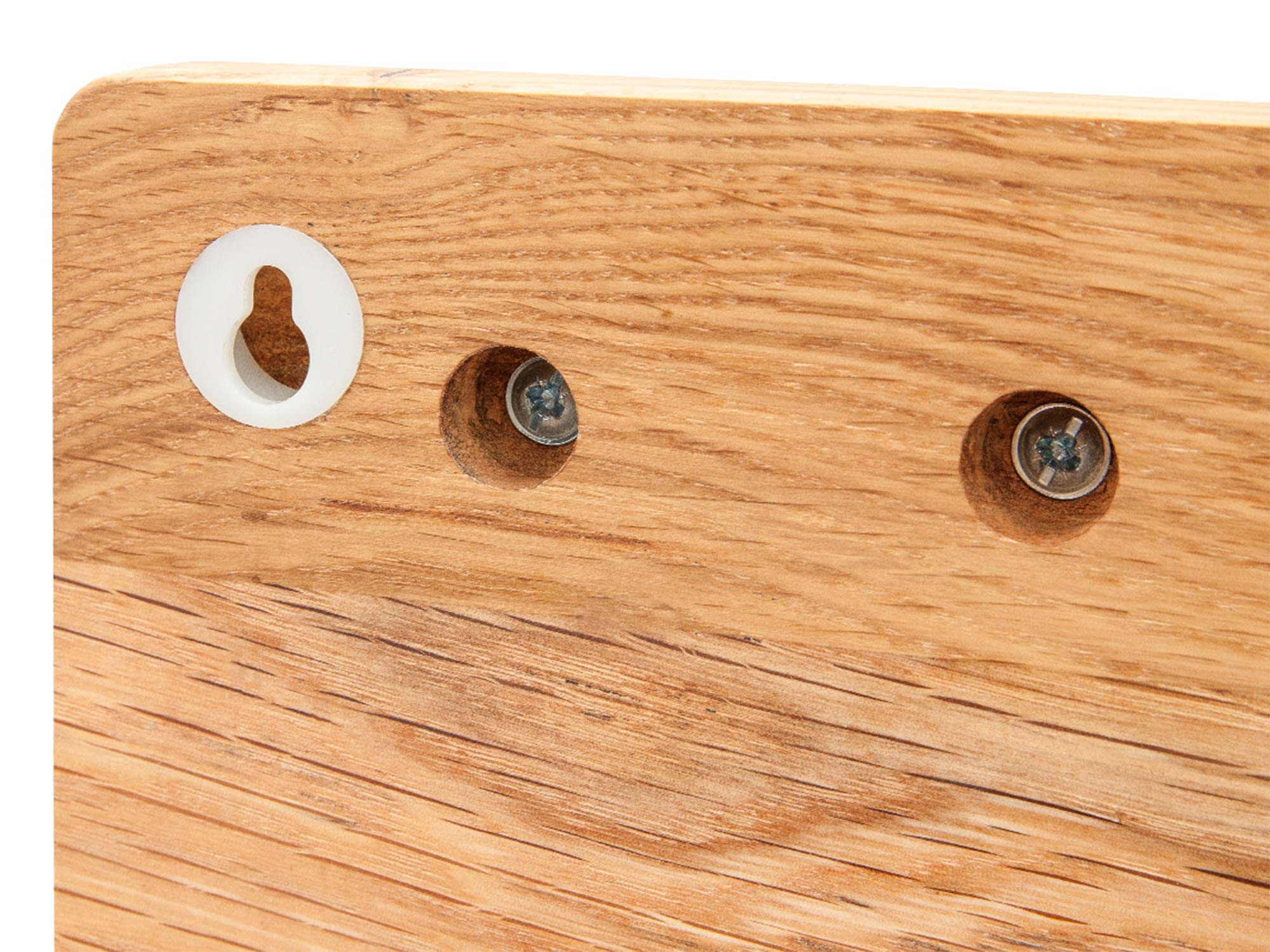 System mocowania do wieszaka z drewna z otworami