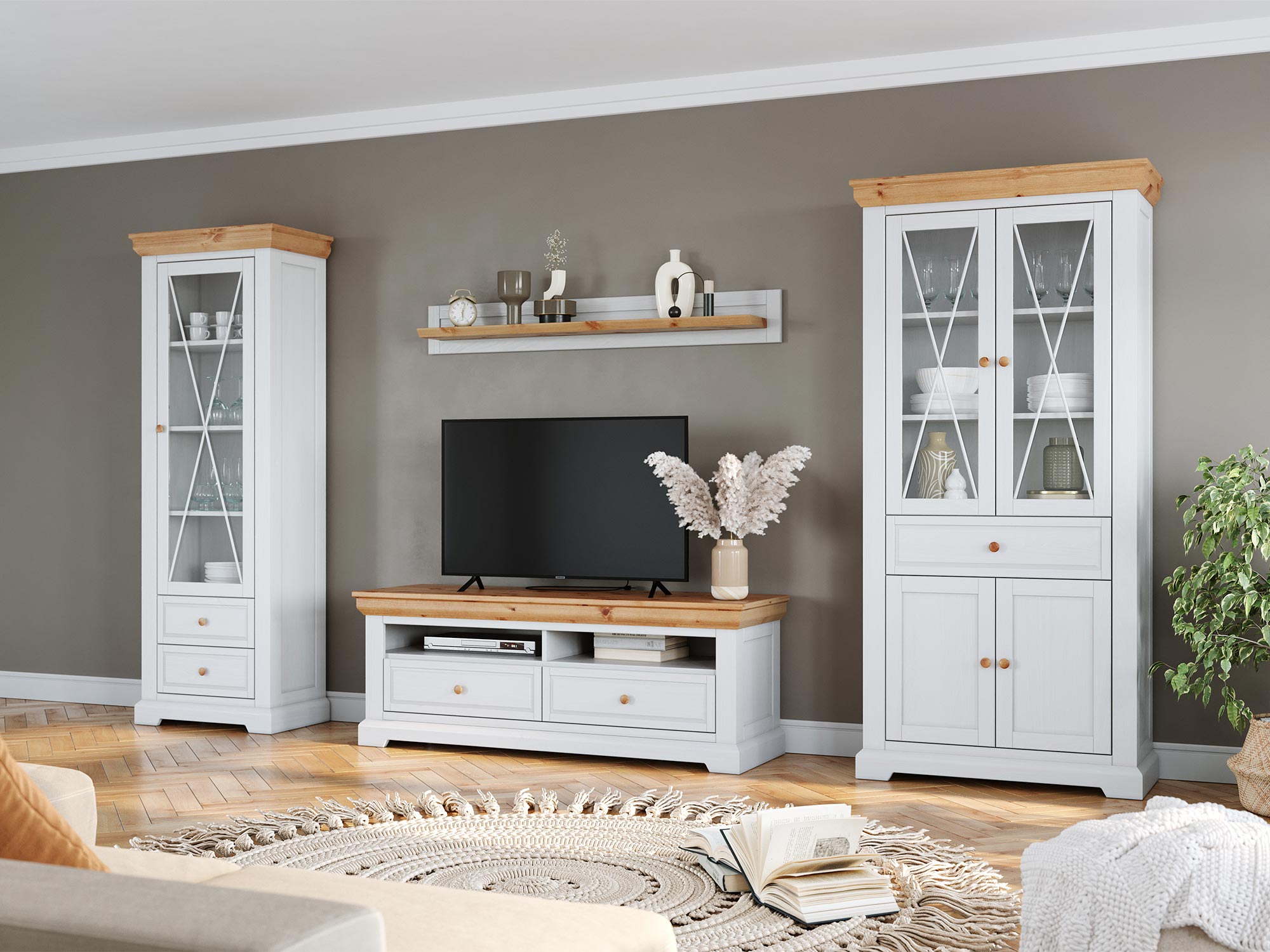 Biała witryna z przeszklonymi drzwiczkami i drewnianym blatem w salonie