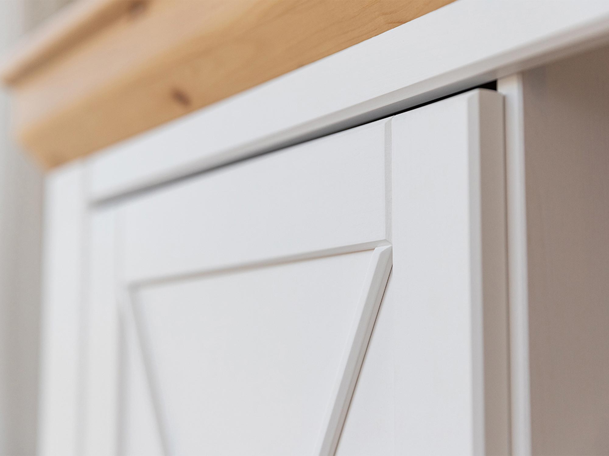 Drewniany blat z naturalnym rysunkiem słojów