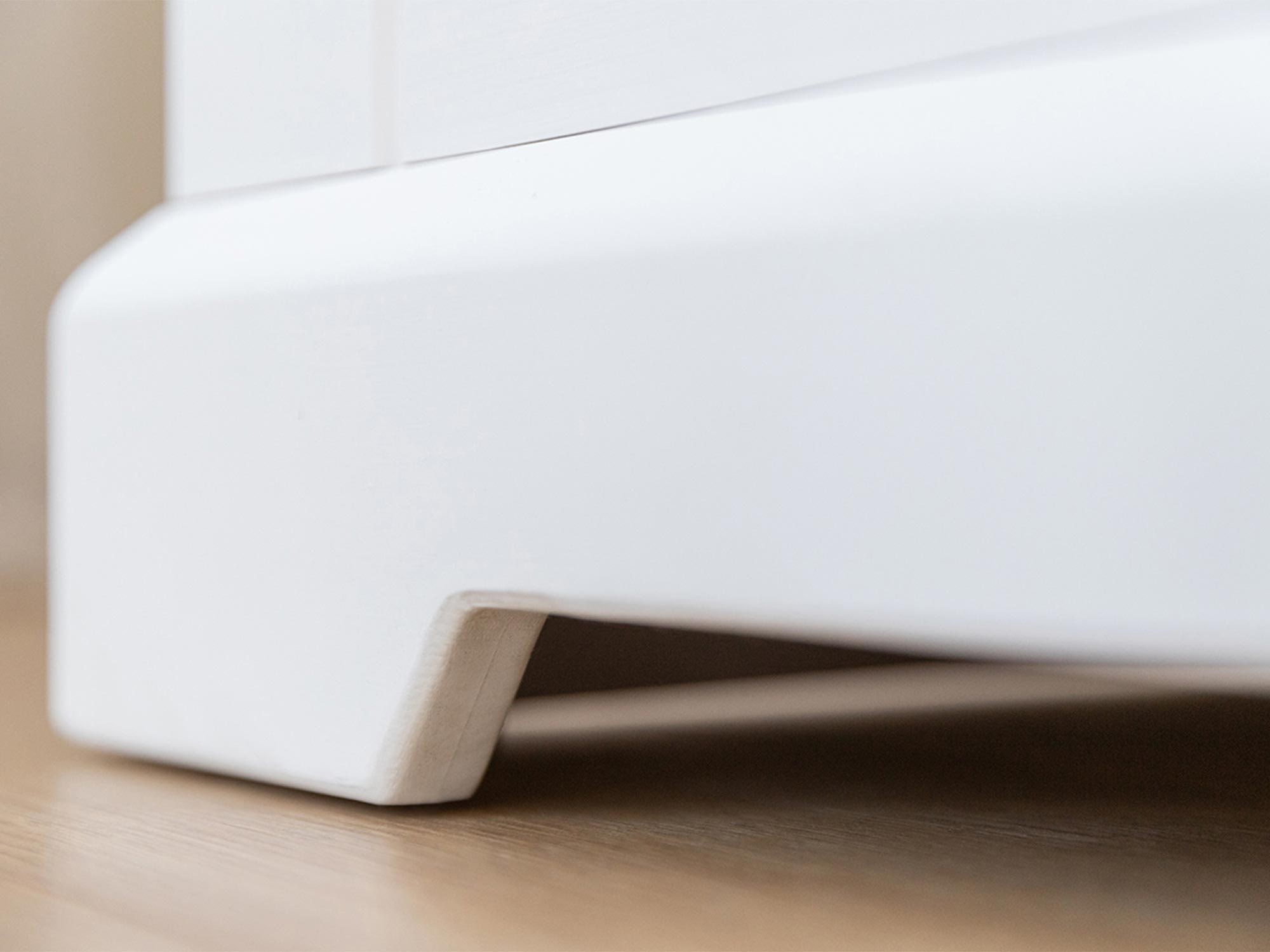 Zbliżenie frontu z pionowymi frezami w stylu wiejskim