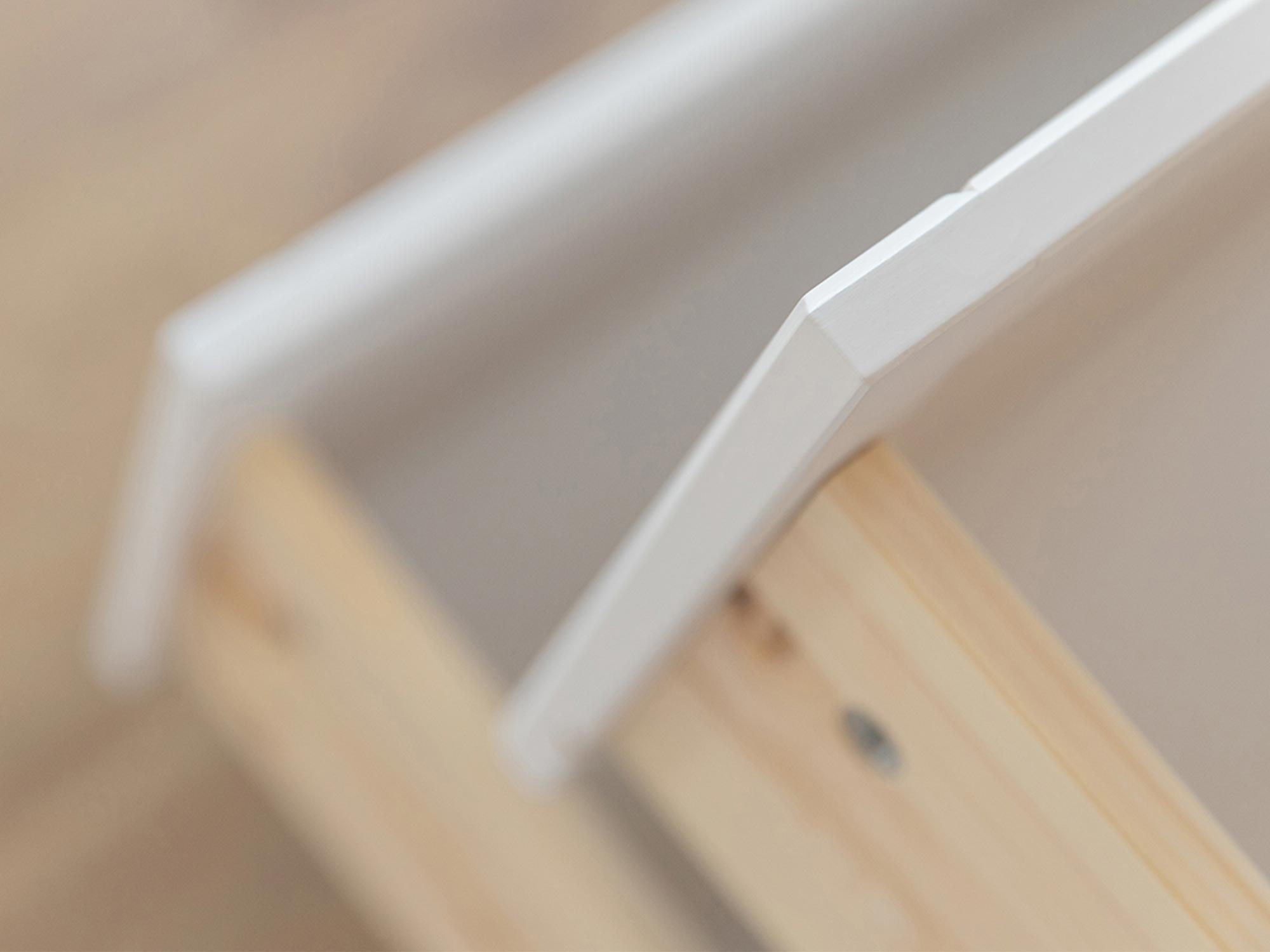 Frezowanie na szafkowych drzwiach w stylu rustykalnym