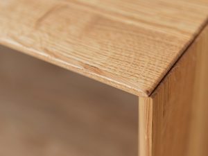 Miniatura 6 - Detail na dřevěný deska z výraznou kresbou dřeva, přírodní povrchová úprava