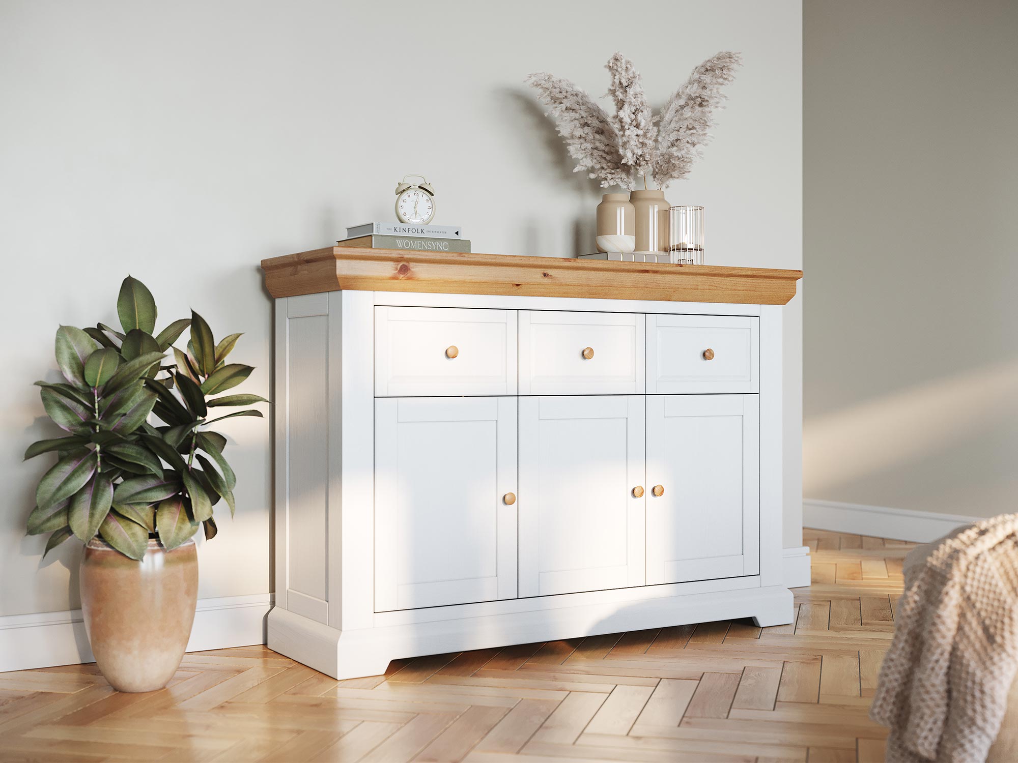 Biała komoda z szufladami i drewnianymi uchwytami