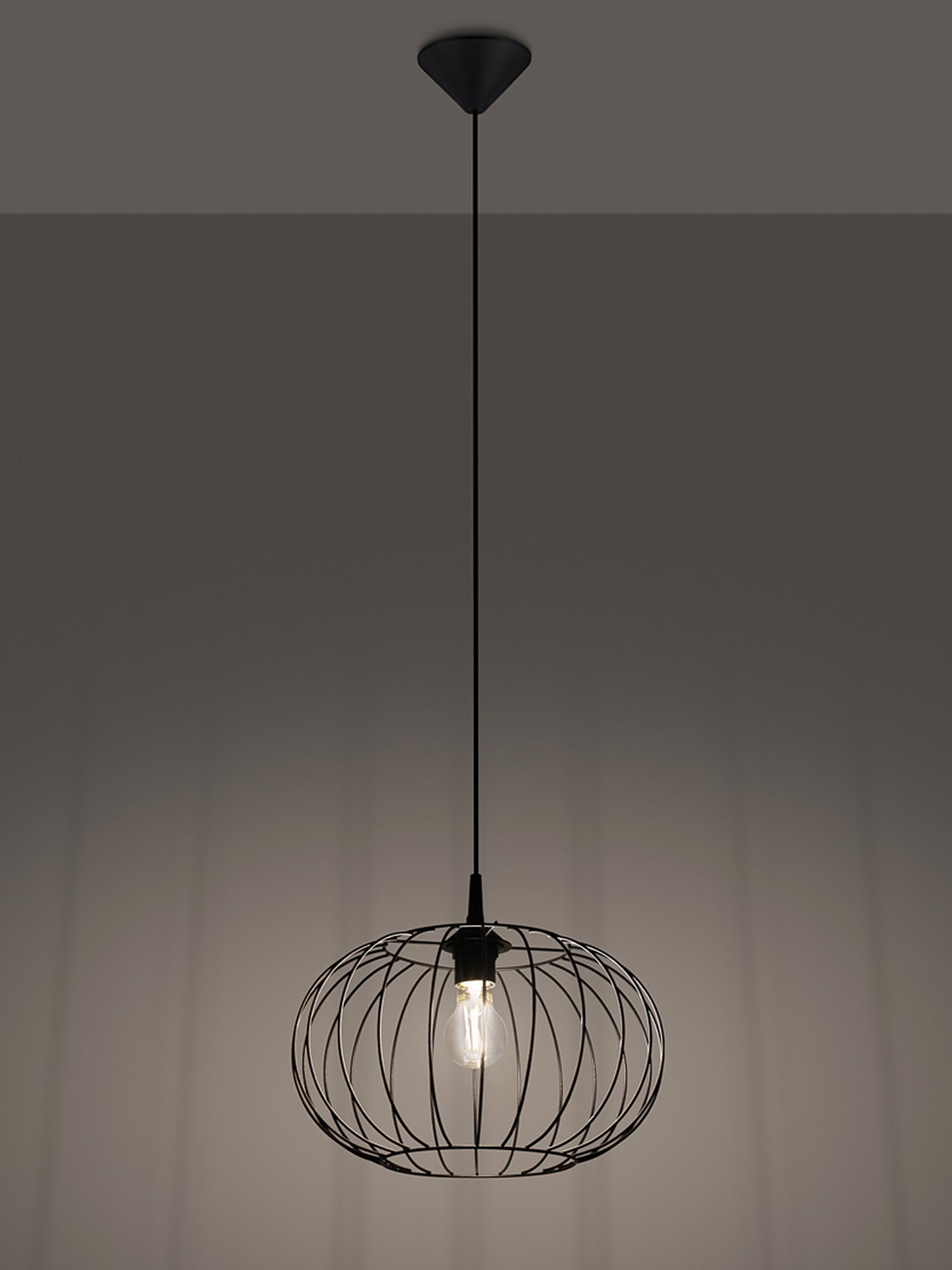 Metalowa lampa wisząca w stylu loft, światło skierowane w dół Metalowa lampa wisząca w stylu loft, światło skierowane w dół