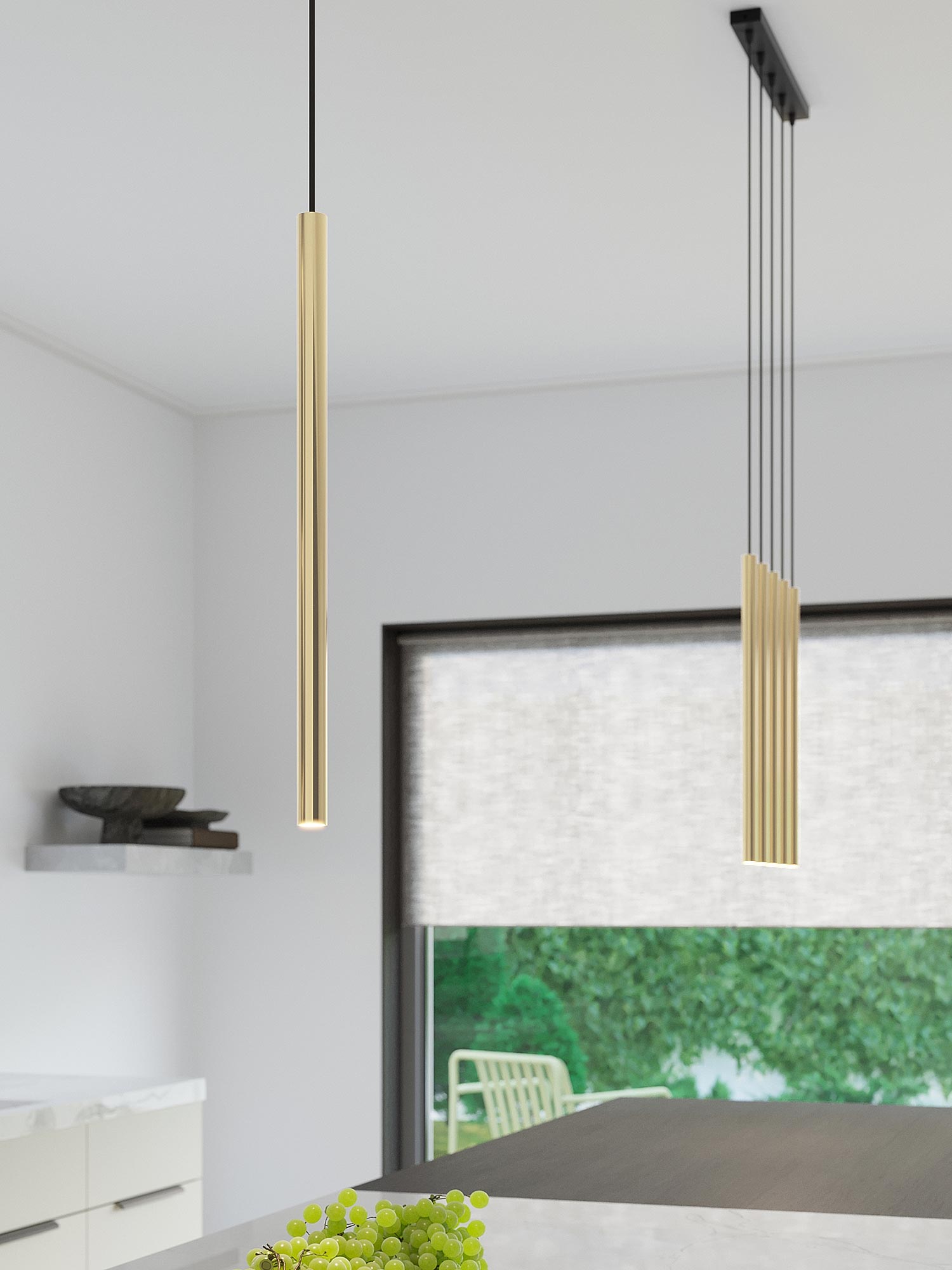 Zbliżenie na dwie złote tuby LED z czarnym przewodem Zbliżenie na dwie złote tuby LED z czarnym przewodem