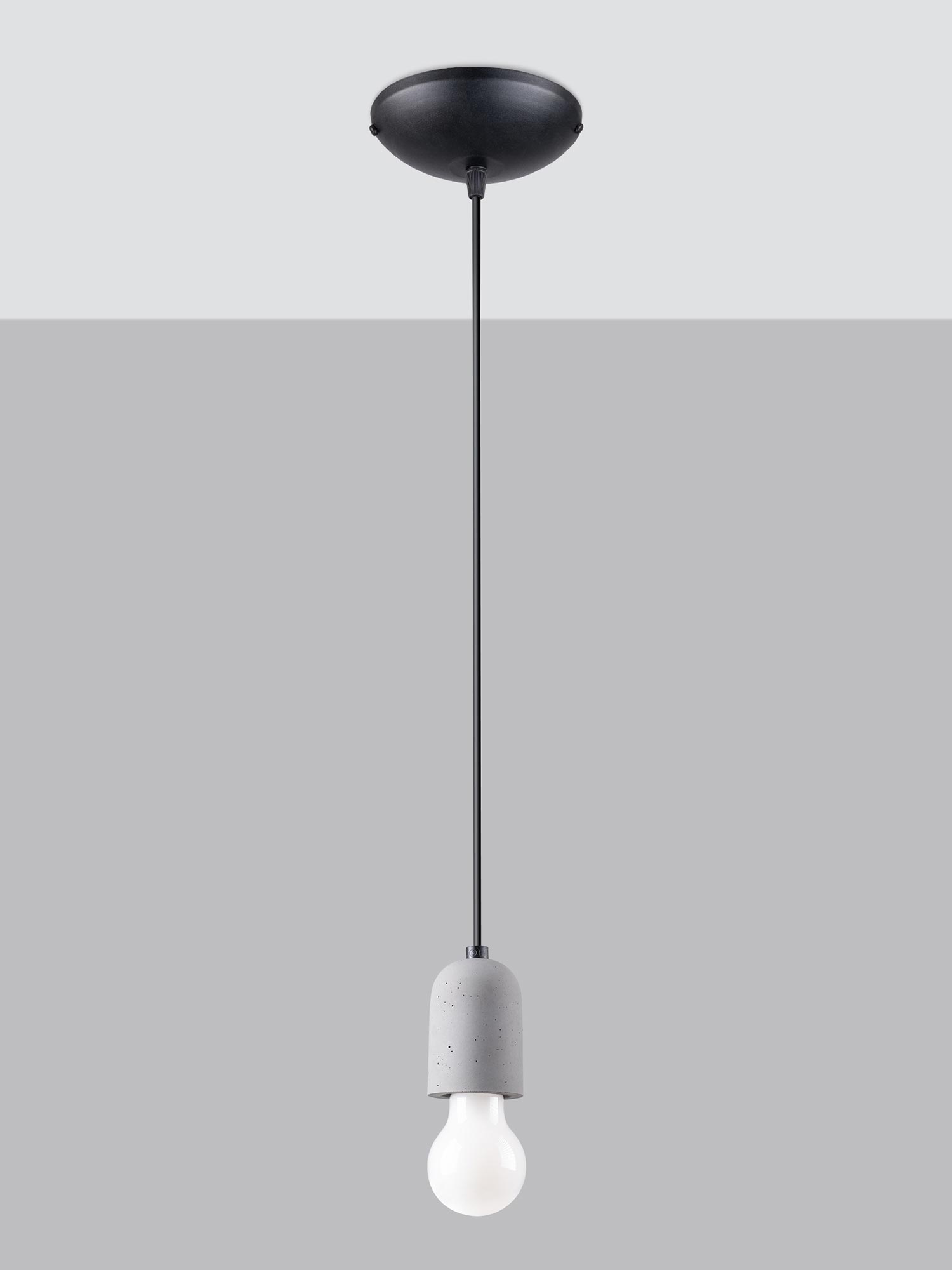 Betonowa oprawa sufitowa wisząca w aranżacji minimalistycznej Betonowa oprawa sufitowa wisząca w aranżacji minimalistycznej