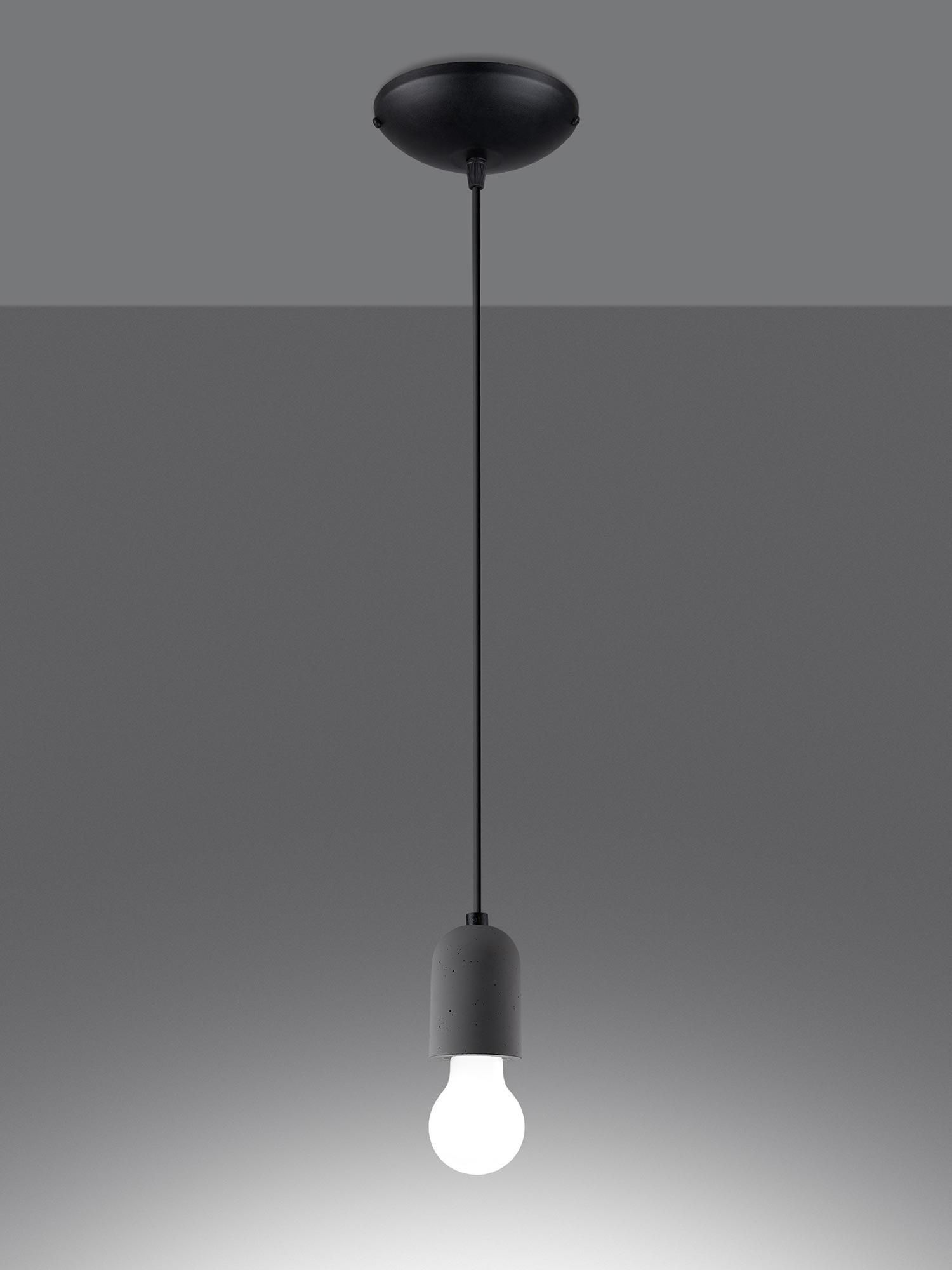 Betonowa lampa wisząca na czarnym przewodzie – styl industrialny Betonowa lampa wisząca na czarnym przewodzie – styl industrialny