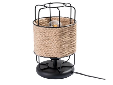 Lampa stołowa z plecionym abażurem, przewód zasilający widoczny
