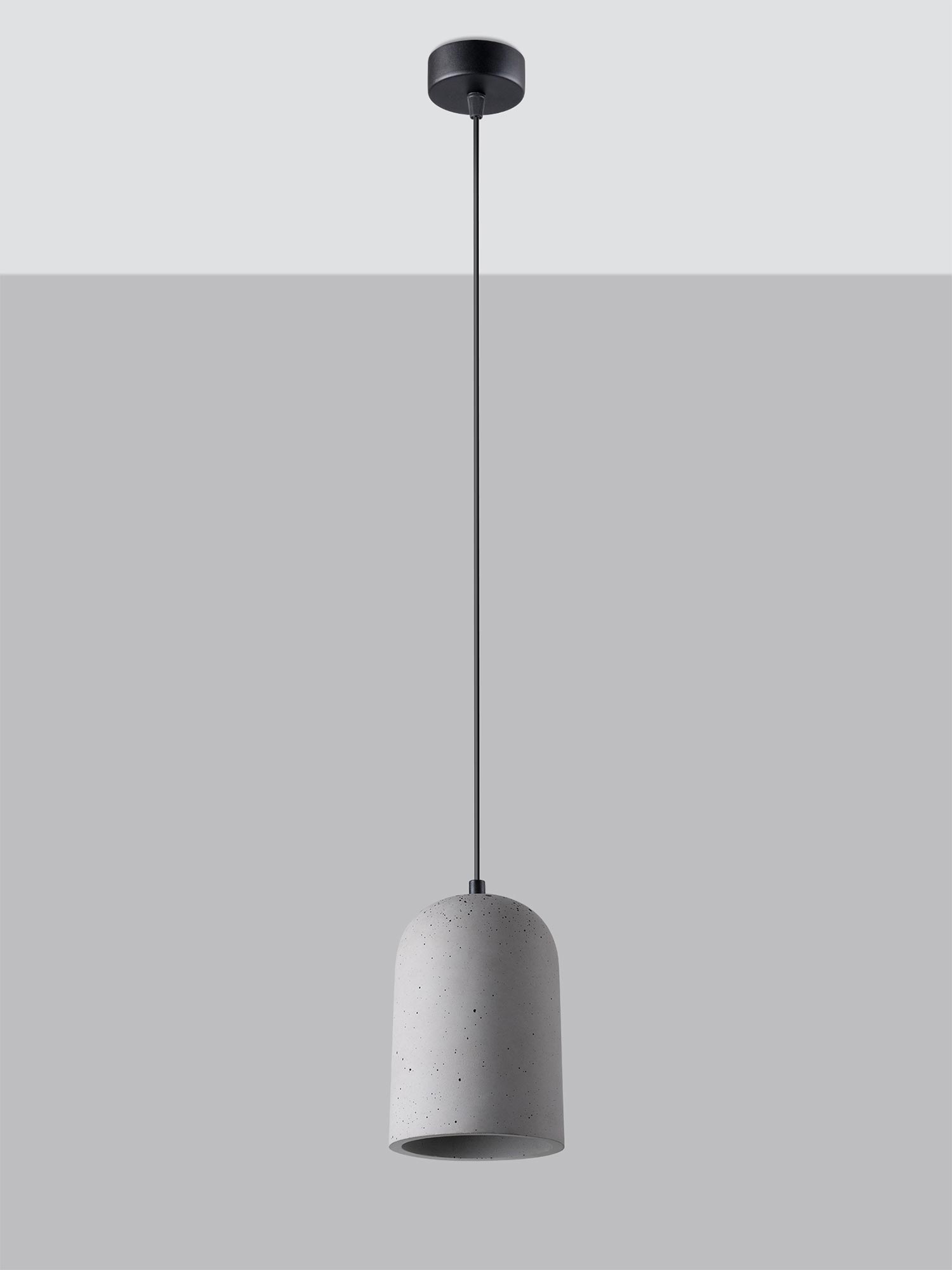 Minimalistyczna lampa z betonu architektonicznego na białym tle Minimalistyczna lampa z betonu architektonicznego na białym tle
