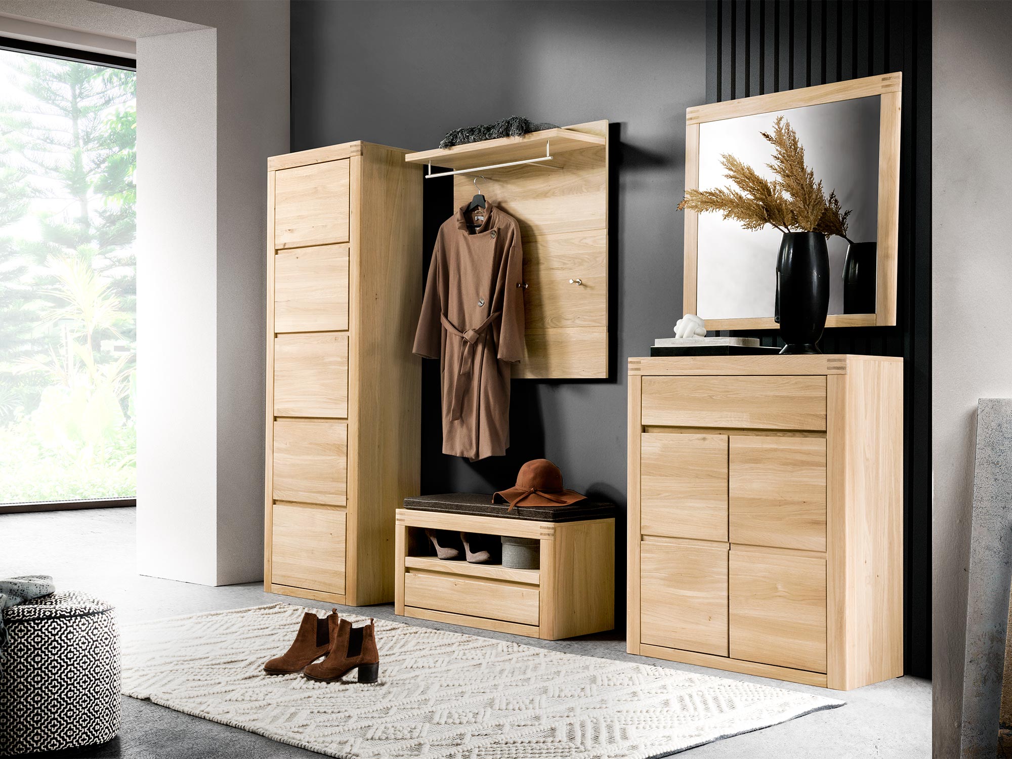 Meble do przedpokoju z dębu z funkcjonalnymi rozwiązaniami
