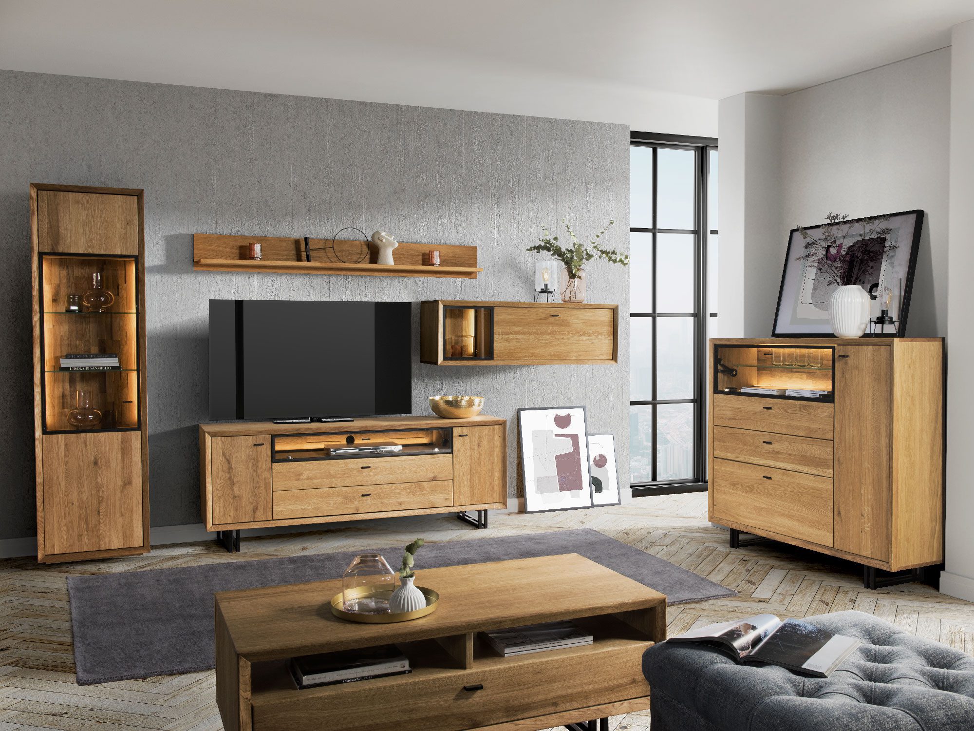 Drewniany zestaw mebli do salonu z komodą i stolikiem