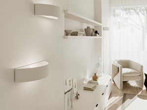 Miniatura 3 - Obývací pokoj z nowoczesnymi bílými kinkietami LED a wysokimi oknami