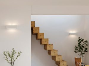 Miniatura 5 - Obývací pokoj z dřevěnými schodami a bílým kinkietem LED