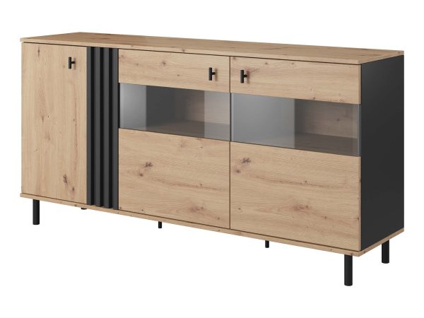 Dřevěná komoda z svislými lištami a kovovými nohami, moderní design