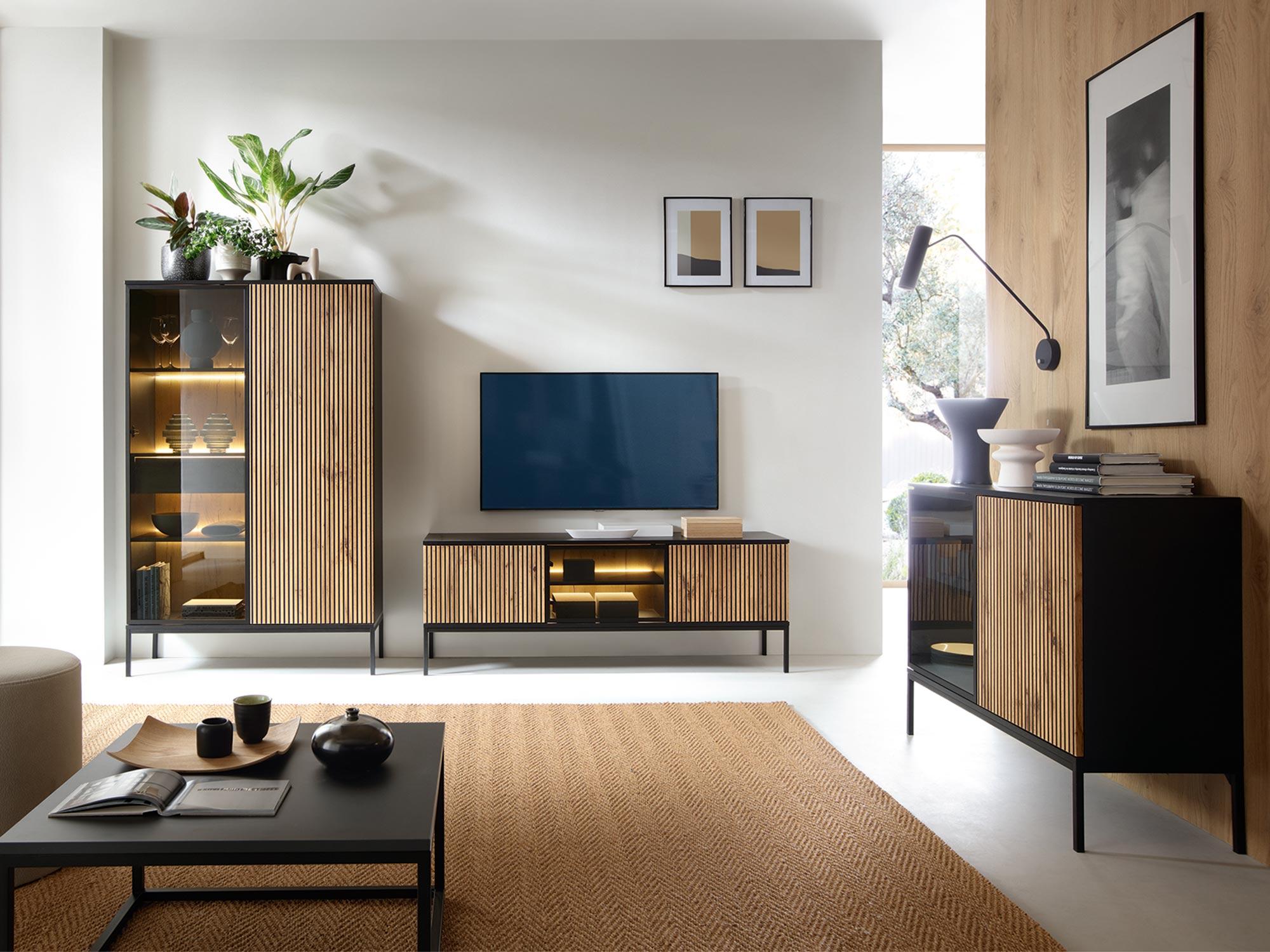 Aranżacja salonu z meblami dębowymi w stylu loftowym i telewizorem Aranżacja salonu z meblami dębowymi w stylu loftowym i telewizorem