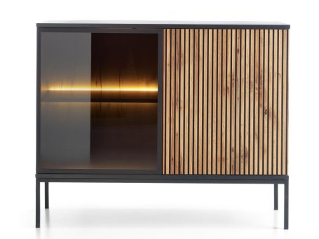 Komoda z drzwiami szklanymi i pionowymi listwami dębowymi