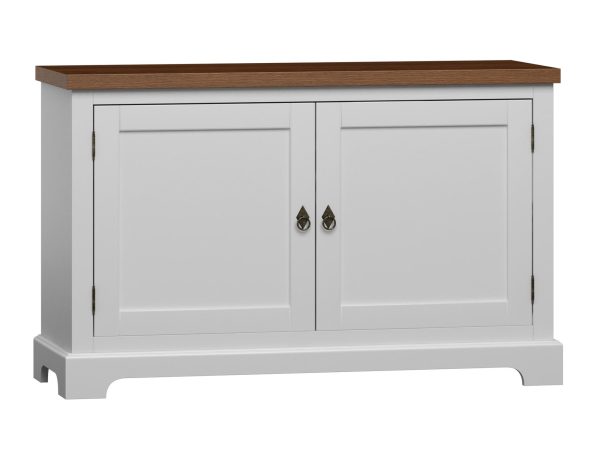 Bílá komoda s dřevěným deskou a dveřmi, provensálský styl